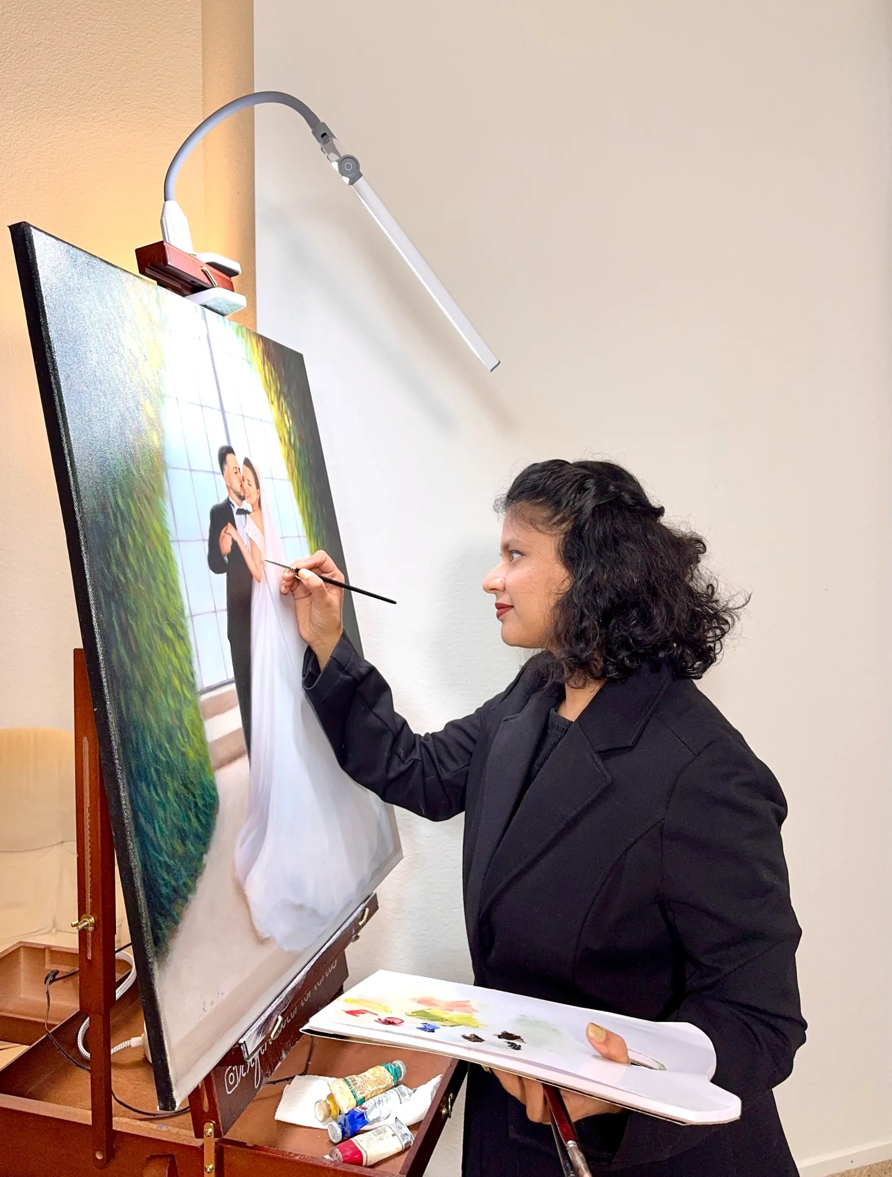 Live wedding painting of a couple's first dance